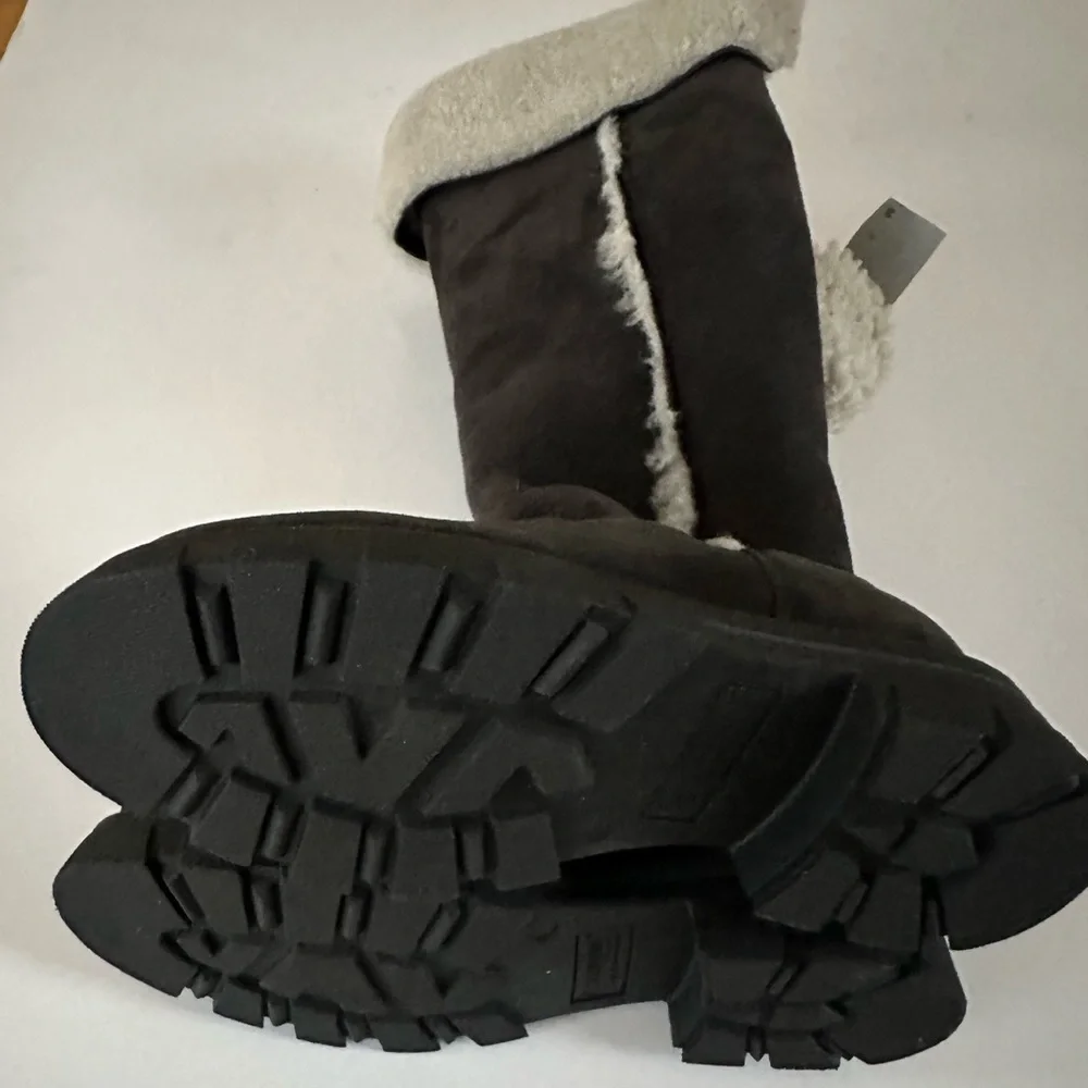 LA CANADIENNE Tamy Suede And Shearling Knee-High Boots